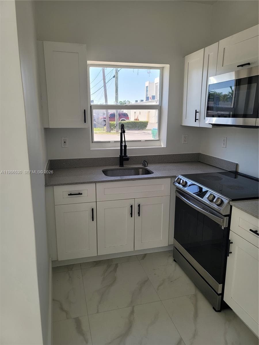 1975 NW 24th Ct, Miami FL 33125 photo 5