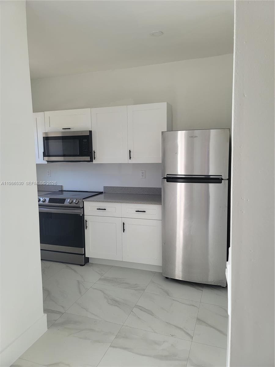 1975 NW 24th Ct, Miami FL 33125 photo 4