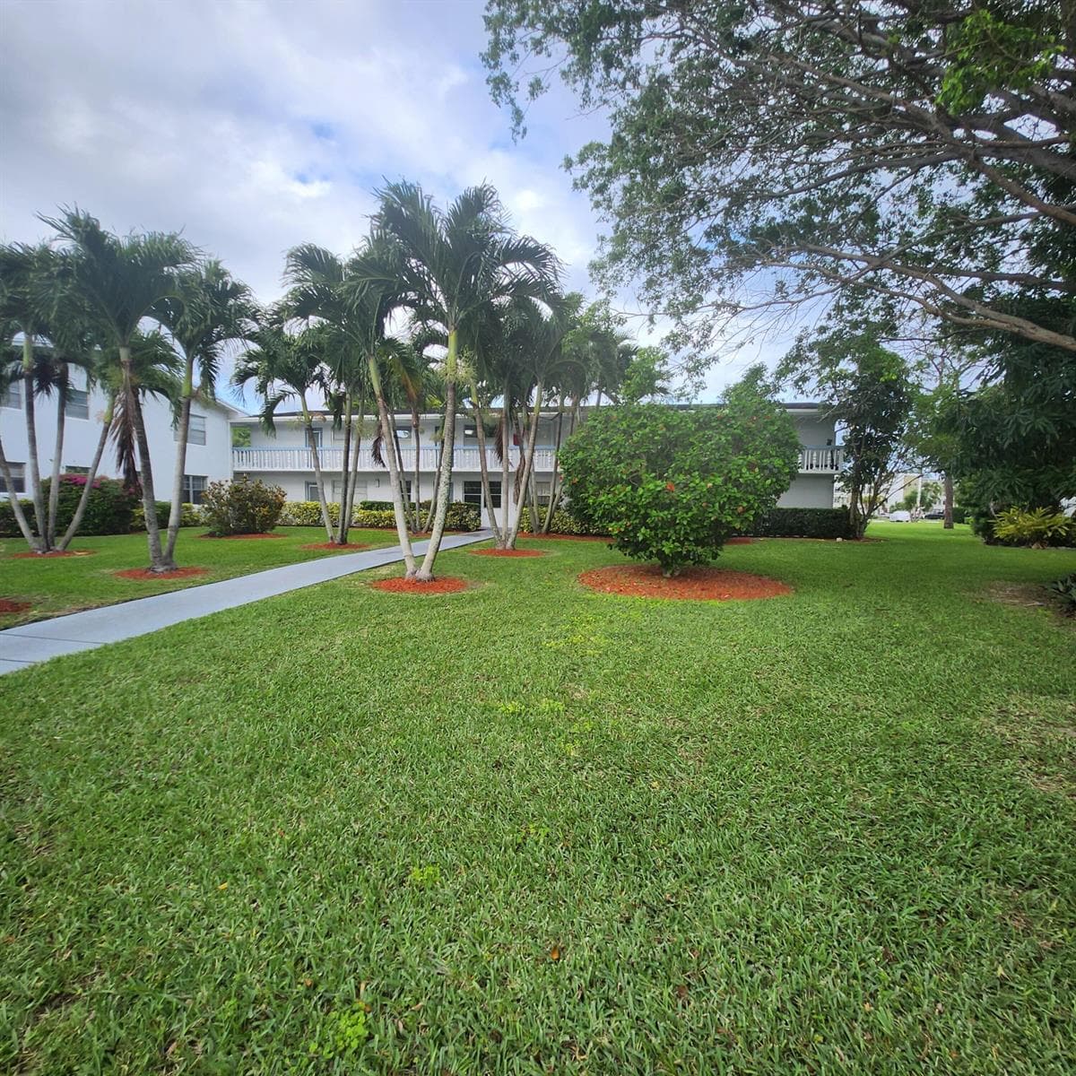 643 Durham W, Deerfield Beach FL 33442 photo 2