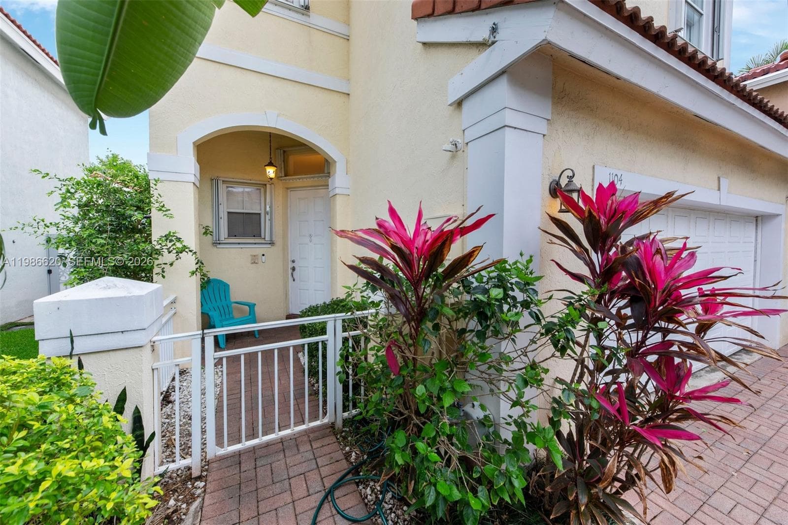 1104 Redwood St, Hollywood FL 33019 photo 3