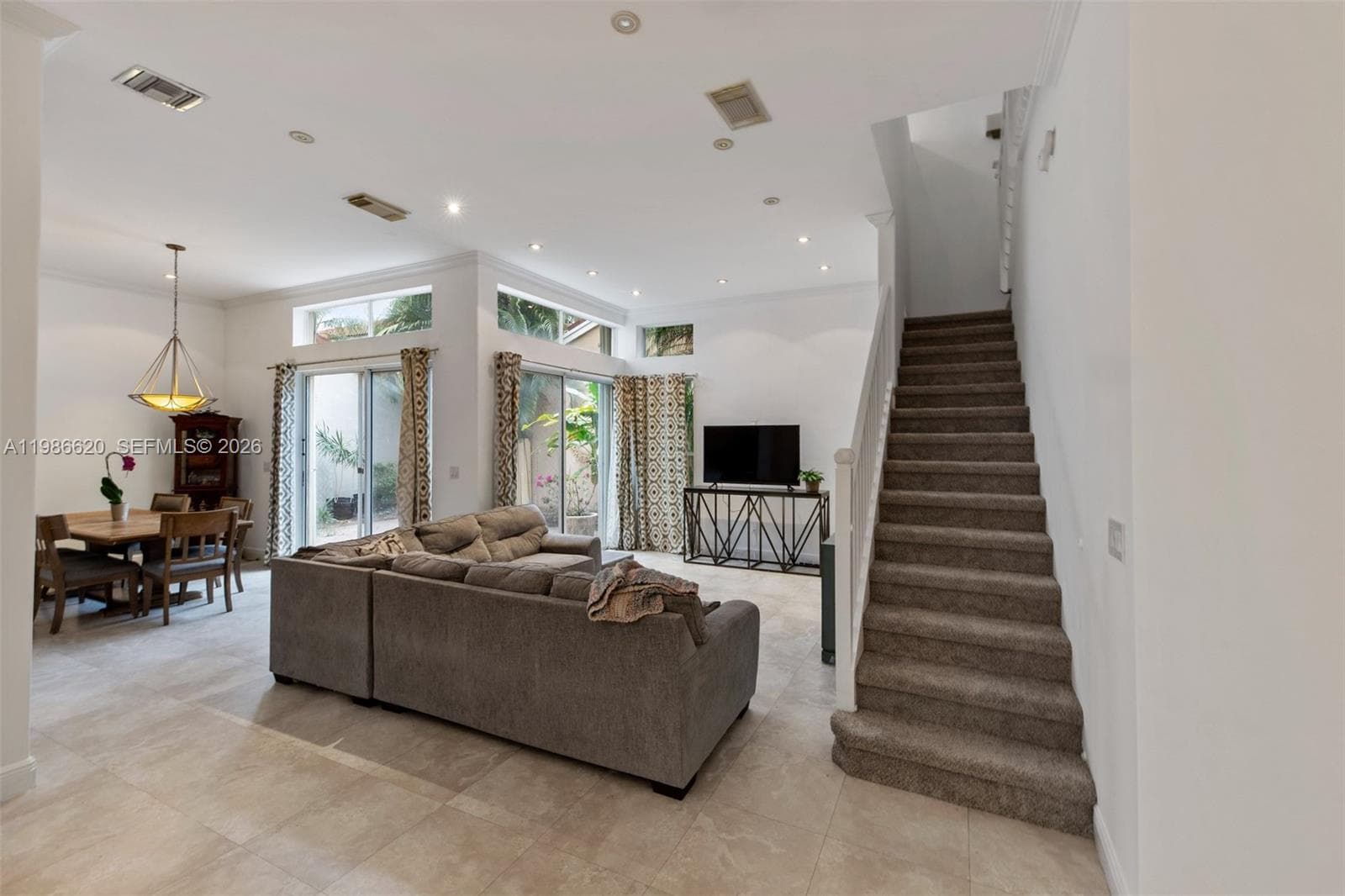 1104 Redwood St, Hollywood FL 33019 photo 5