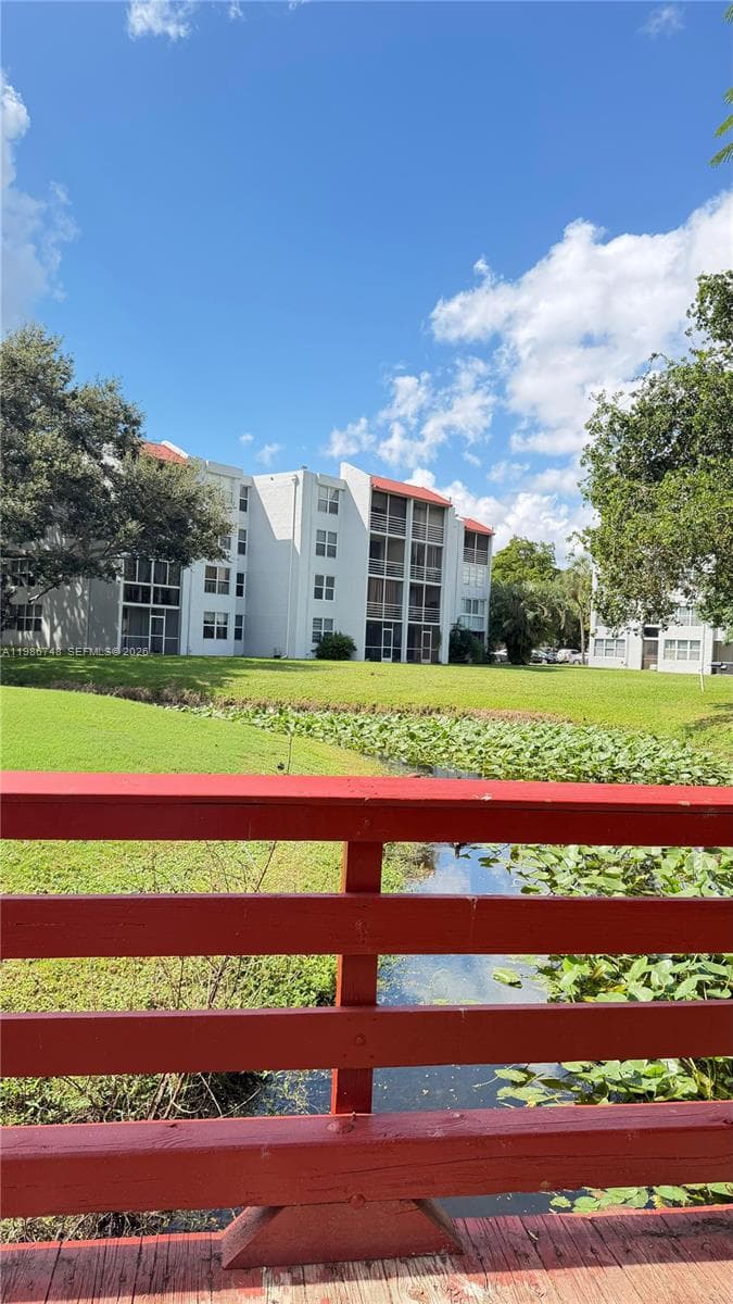 9461 Evergreen Pl # 305, Davie FL 33324 photo 3