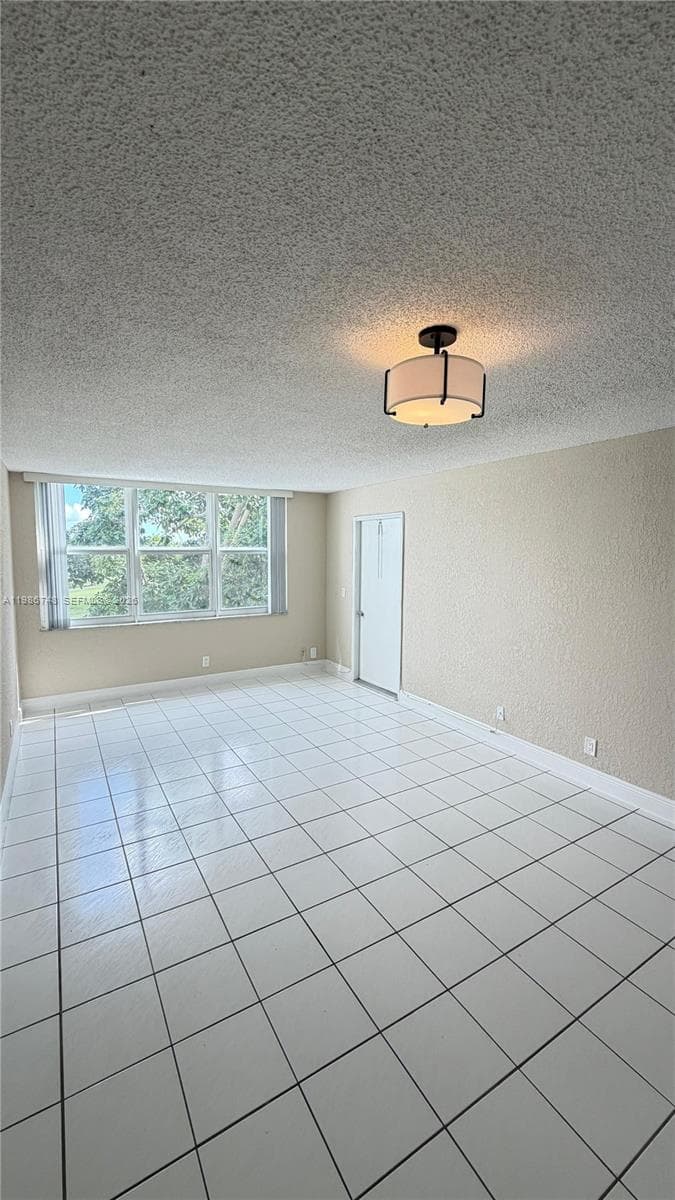 9461 Evergreen Pl # 305, Davie FL 33324 photo 4