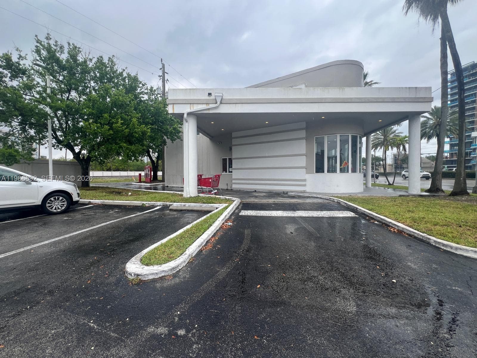 13750 Biscayne Blvd, North Miami Beach FL 33181 photo 2