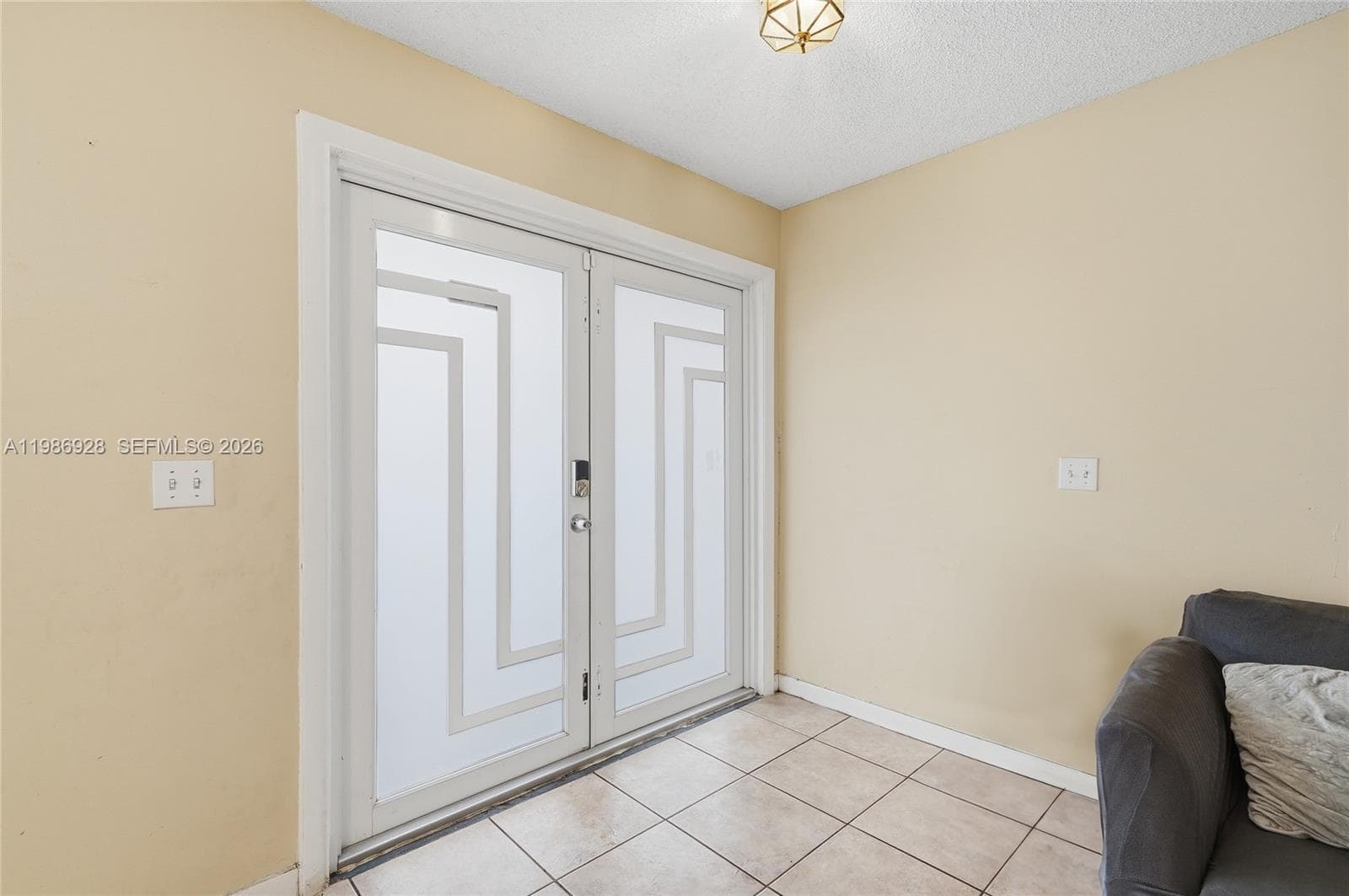 1421 SW 97th Ave, Pembroke Pines FL 33025 photo 4