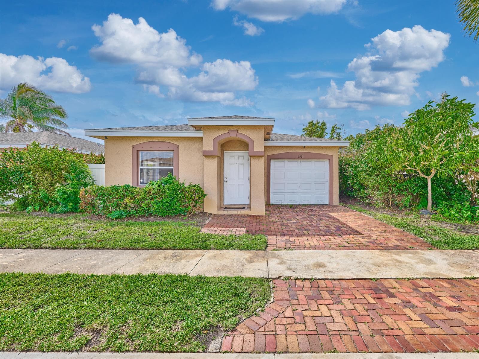 556 E Ridge Cir Circle N, Boynton Beach FL 33435 photo 3