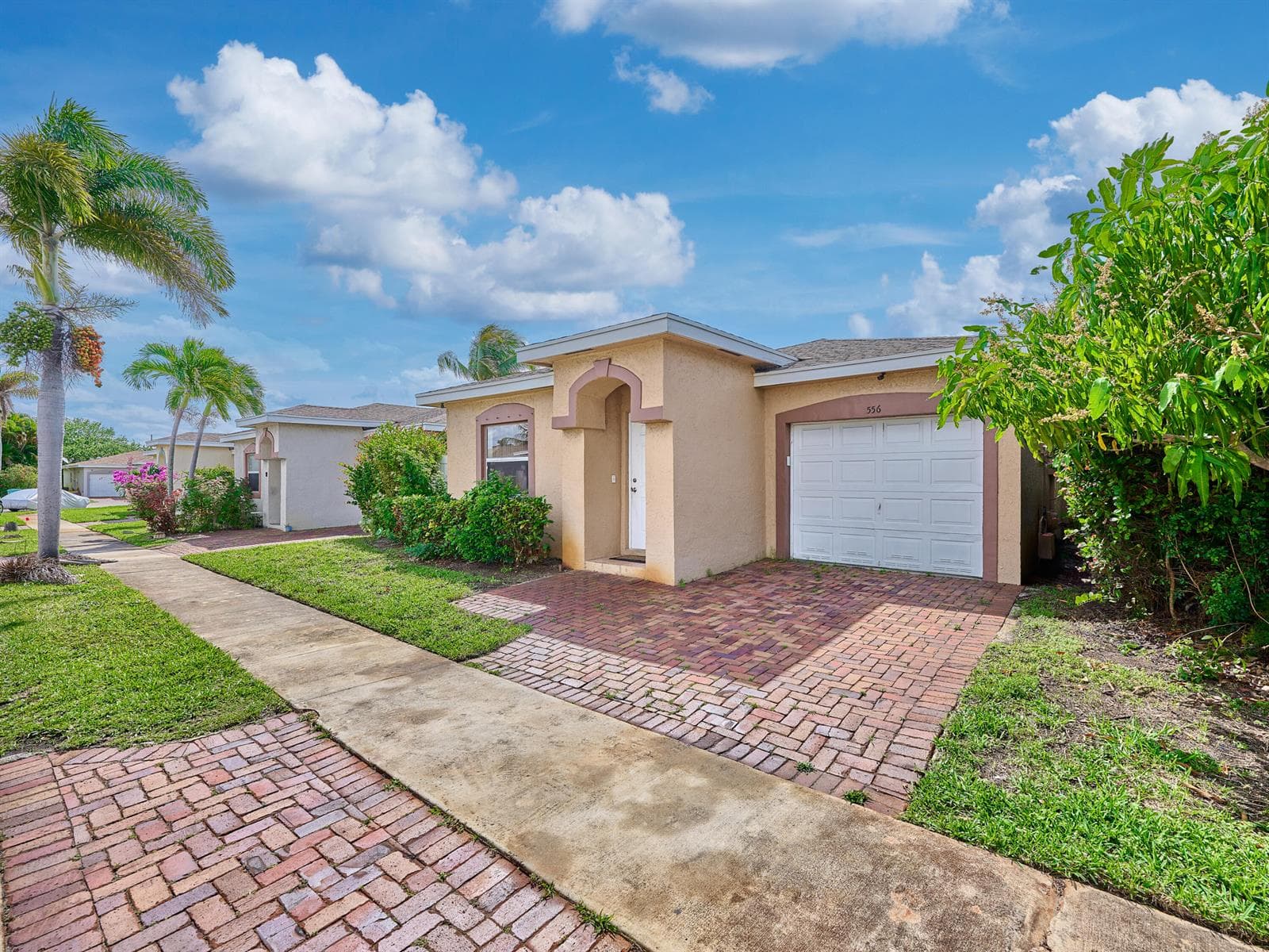 556 E Ridge Cir Circle N, Boynton Beach FL 33435 photo 4