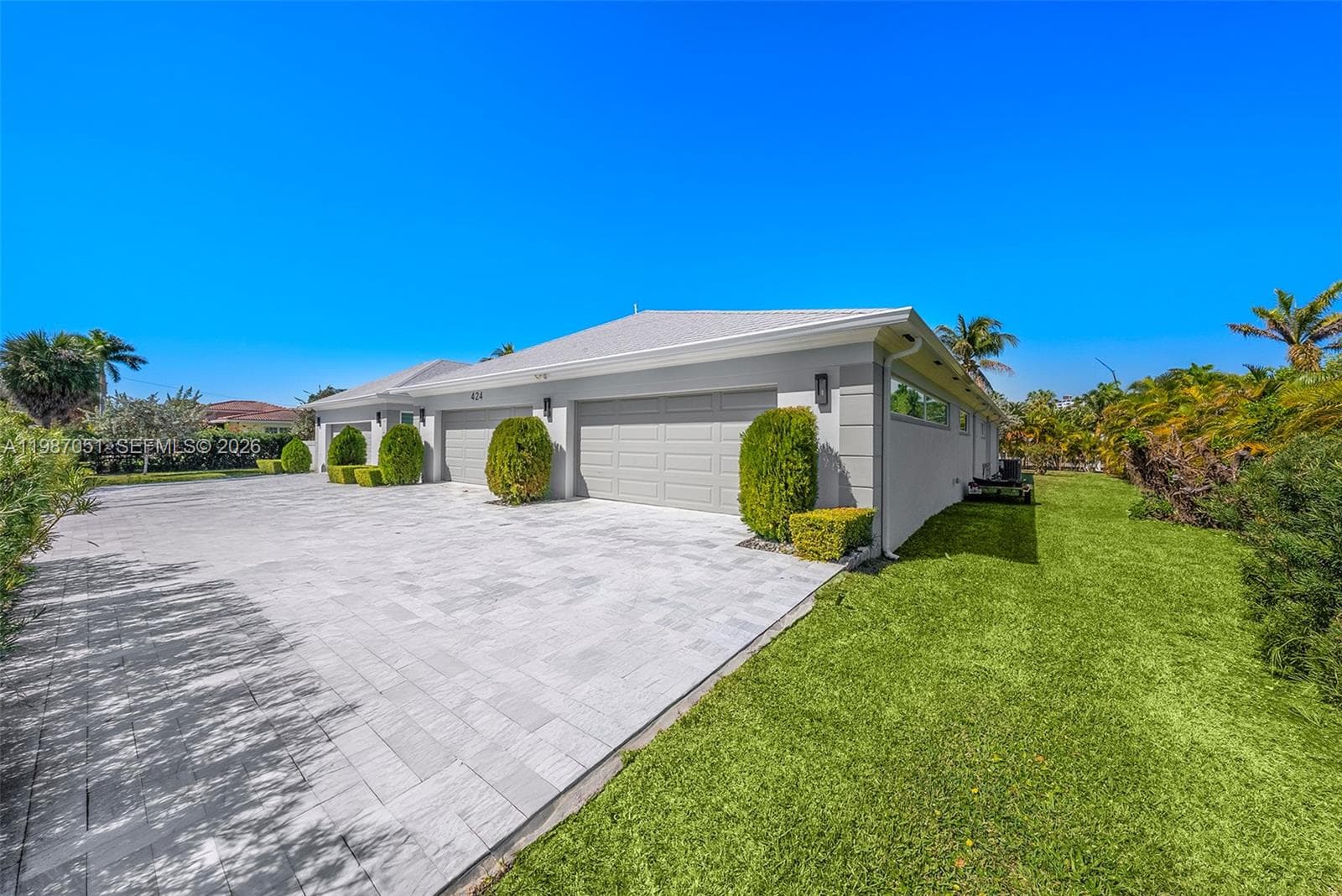 424 Alamanda Dr, Hallandale Beach FL 33009 photo 5