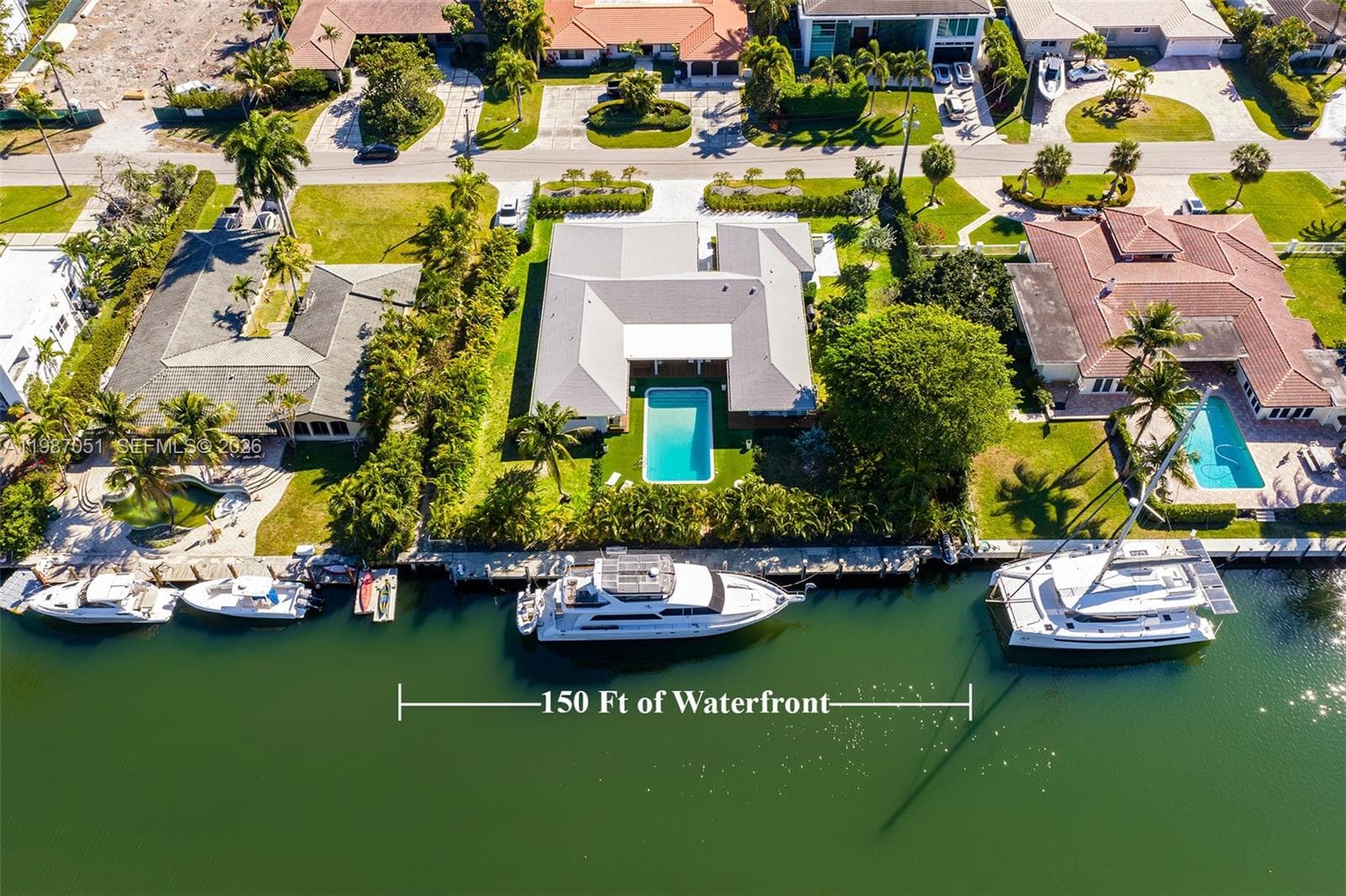 424 Alamanda Dr, Hallandale Beach FL 33009 photo 4