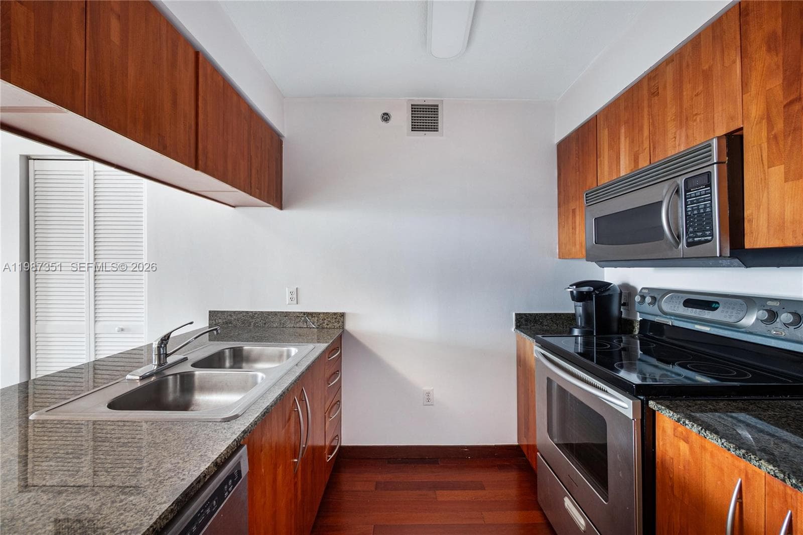 1200 Brickell Bay Dr # 2824, Miami FL 33131 photo 5