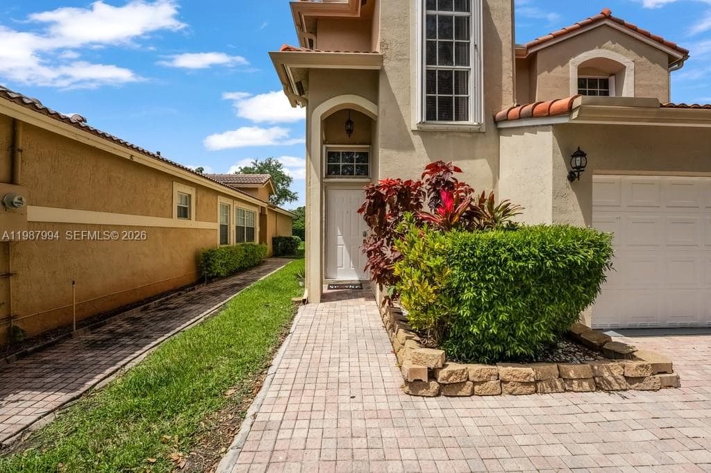1282 NW 171st Ter, Pembroke Pines FL 33028 photo 3
