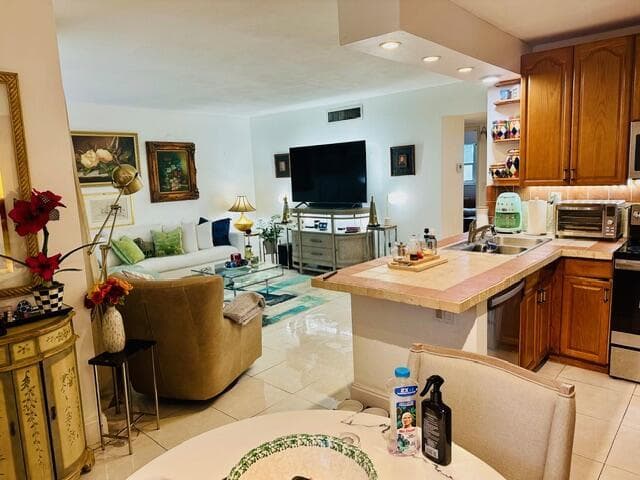1150 NW 30th Court NW # 203, Wilton Manors FL 33311 photo 3