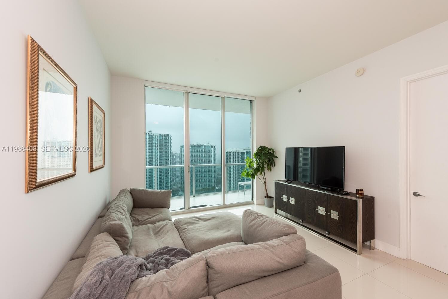 55 SE 6th St # 4200, Miami FL 33131 photo 4