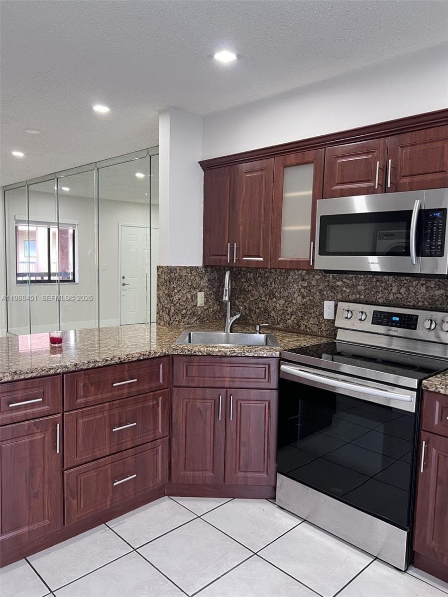 5480 W 21st Ct # 404, Hialeah FL 33016 photo 2