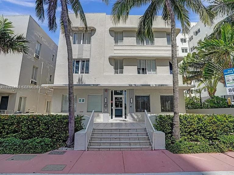3710 Collins Ave # 310, Miami Beach FL 33140