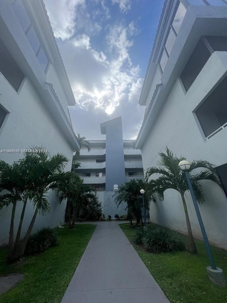 8215 SW 152nd Ave # 418, Miami FL 33193