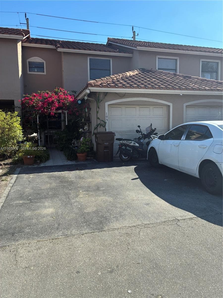 2530 W 60th Pl # 17, Hialeah FL 33016 photo 2