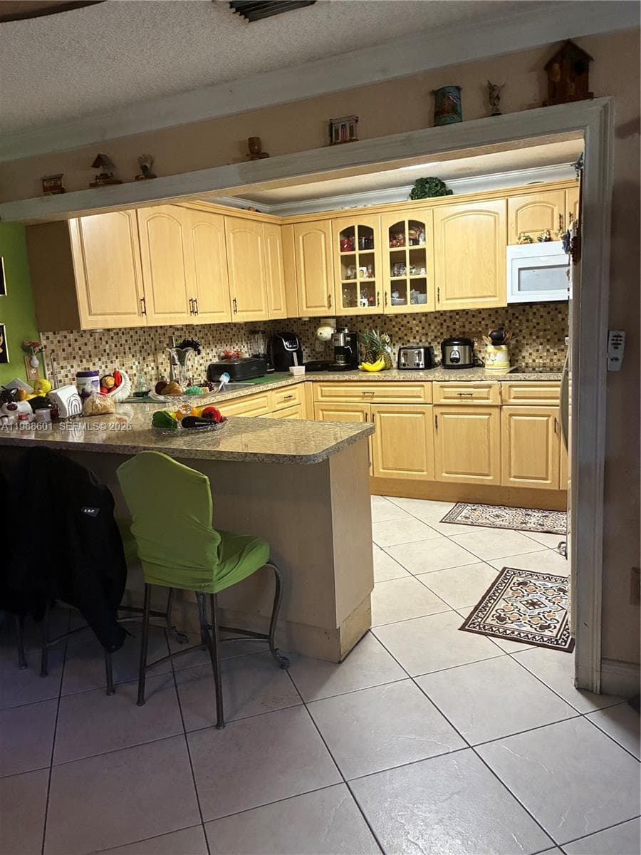 2530 W 60th Pl # 17, Hialeah FL 33016 photo 3