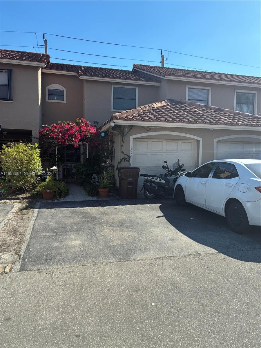 2530 W 60th Pl # 17, Hialeah FL 33016