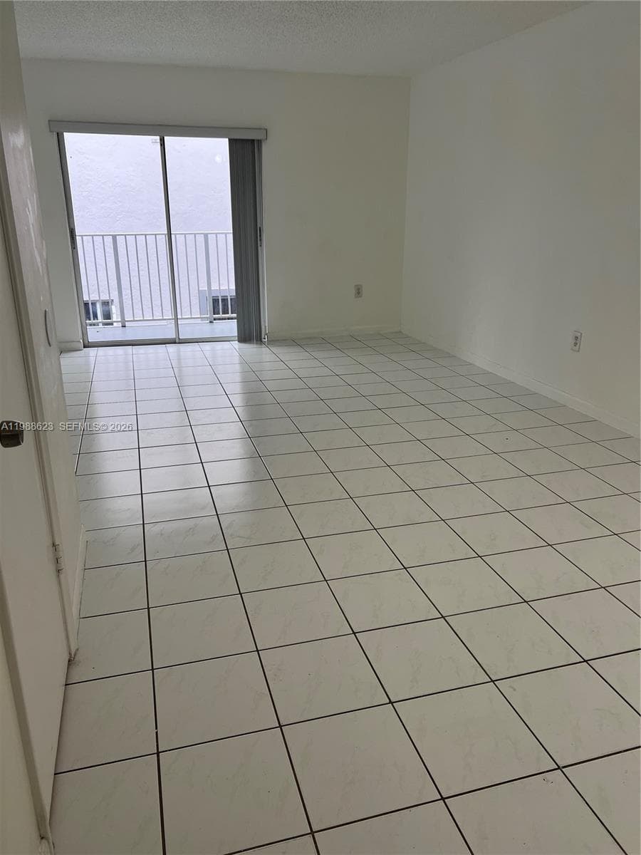2750 W 76th St # 208, Hialeah FL 33016 photo 4
