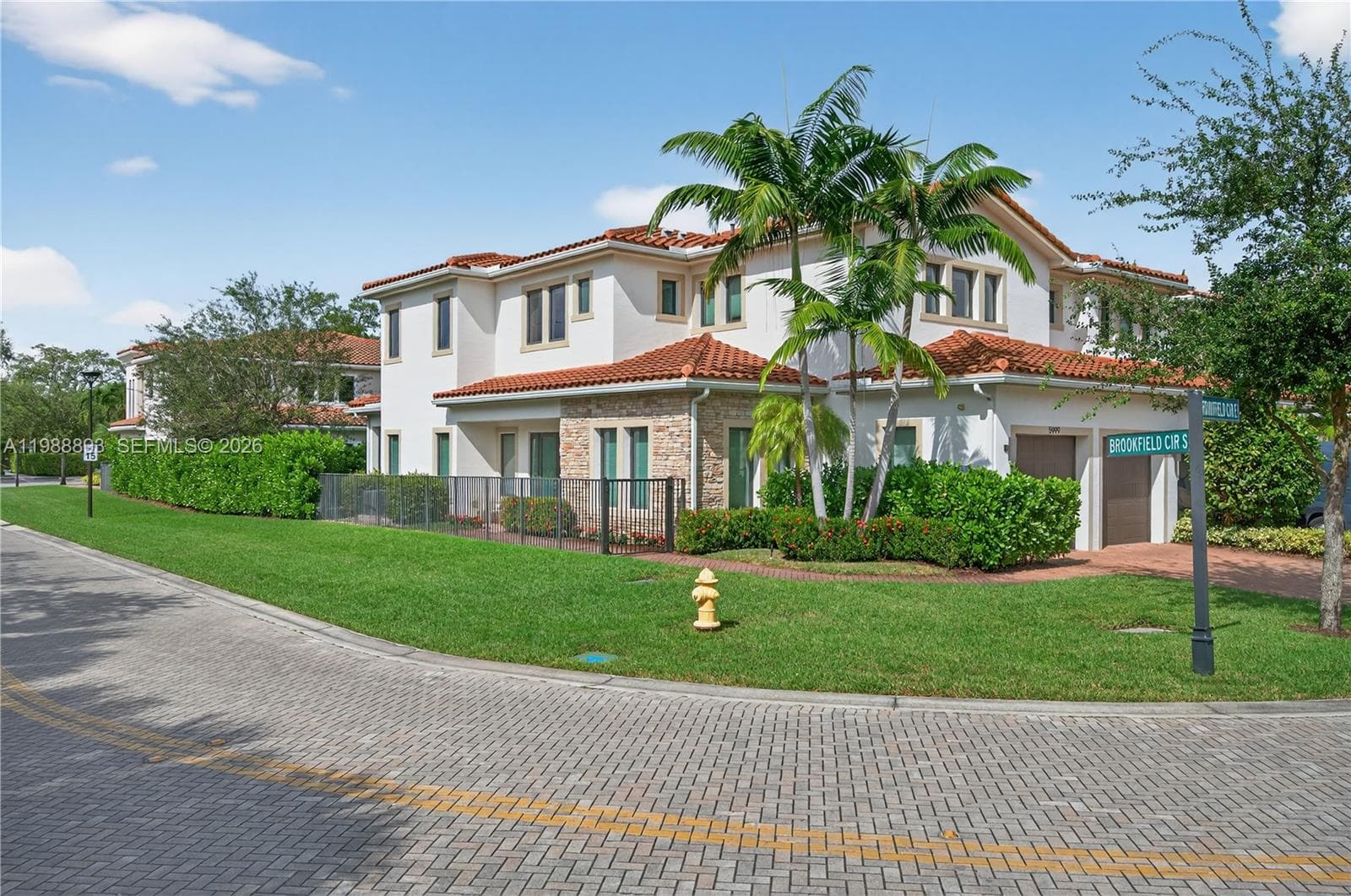 5999 E Brookfield Cir E, Hollywood FL 33312 photo 2