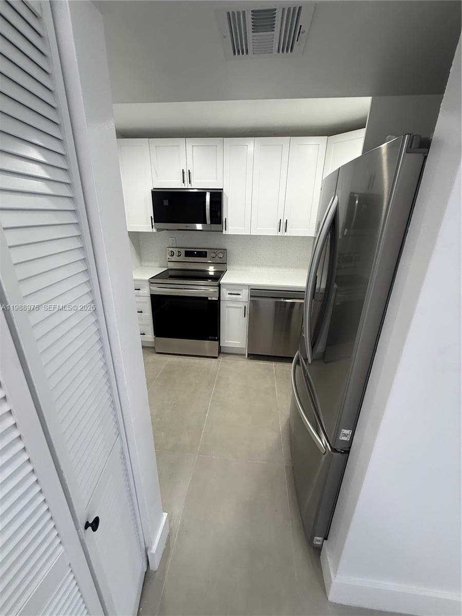 6937 Bay Dr, Miami Beach FL 33141 photo 3