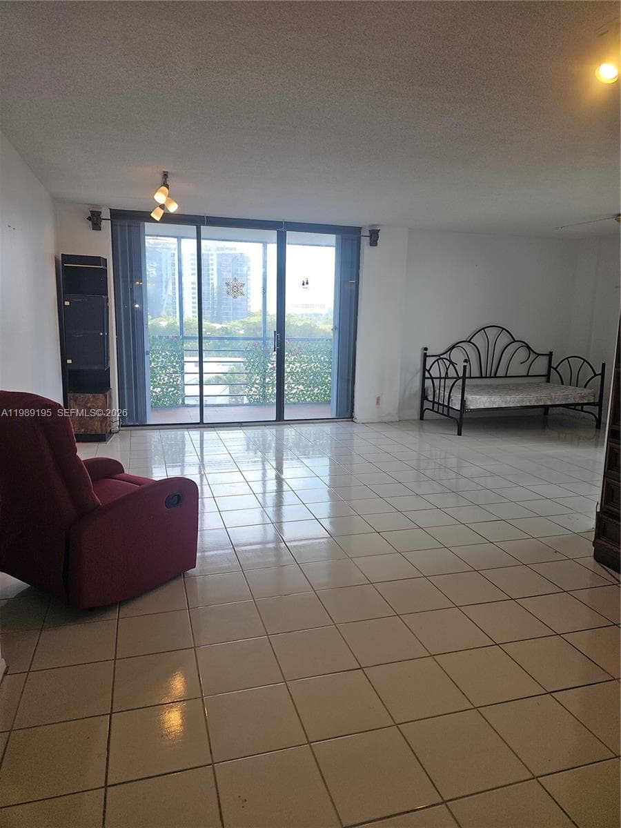 20400 W Country Club Dr # 601, Aventura FL 33180