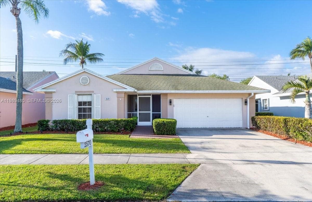 2570 SE 7th Pl, Homestead FL 33033 photo 2