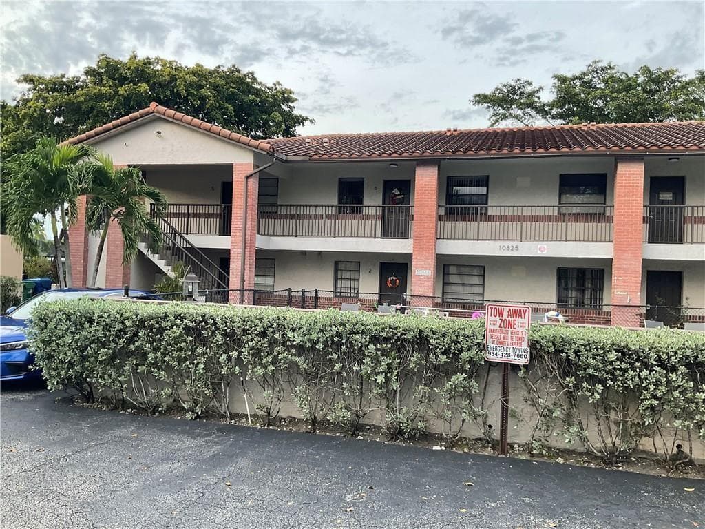 10825 Royal Palm Boulevard # 8, Coral Springs FL 33065