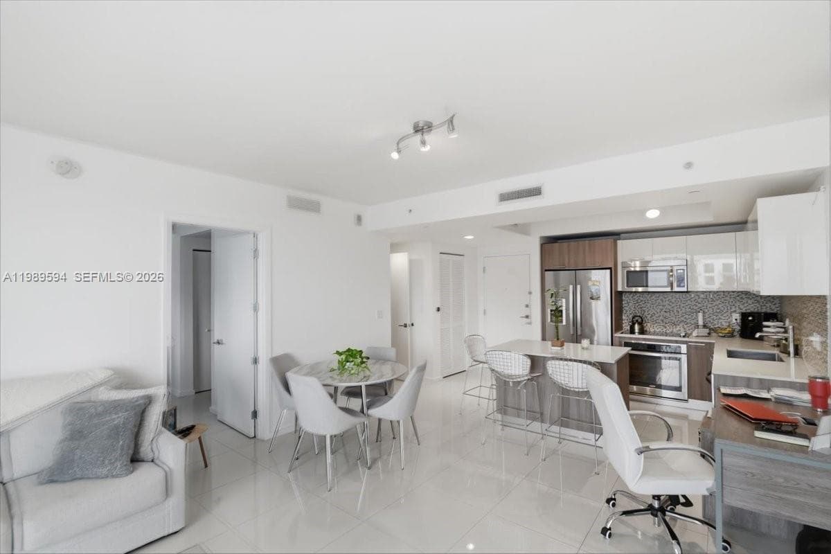 5300 Paseo Blvd # 1803, Doral FL 33166 photo 3