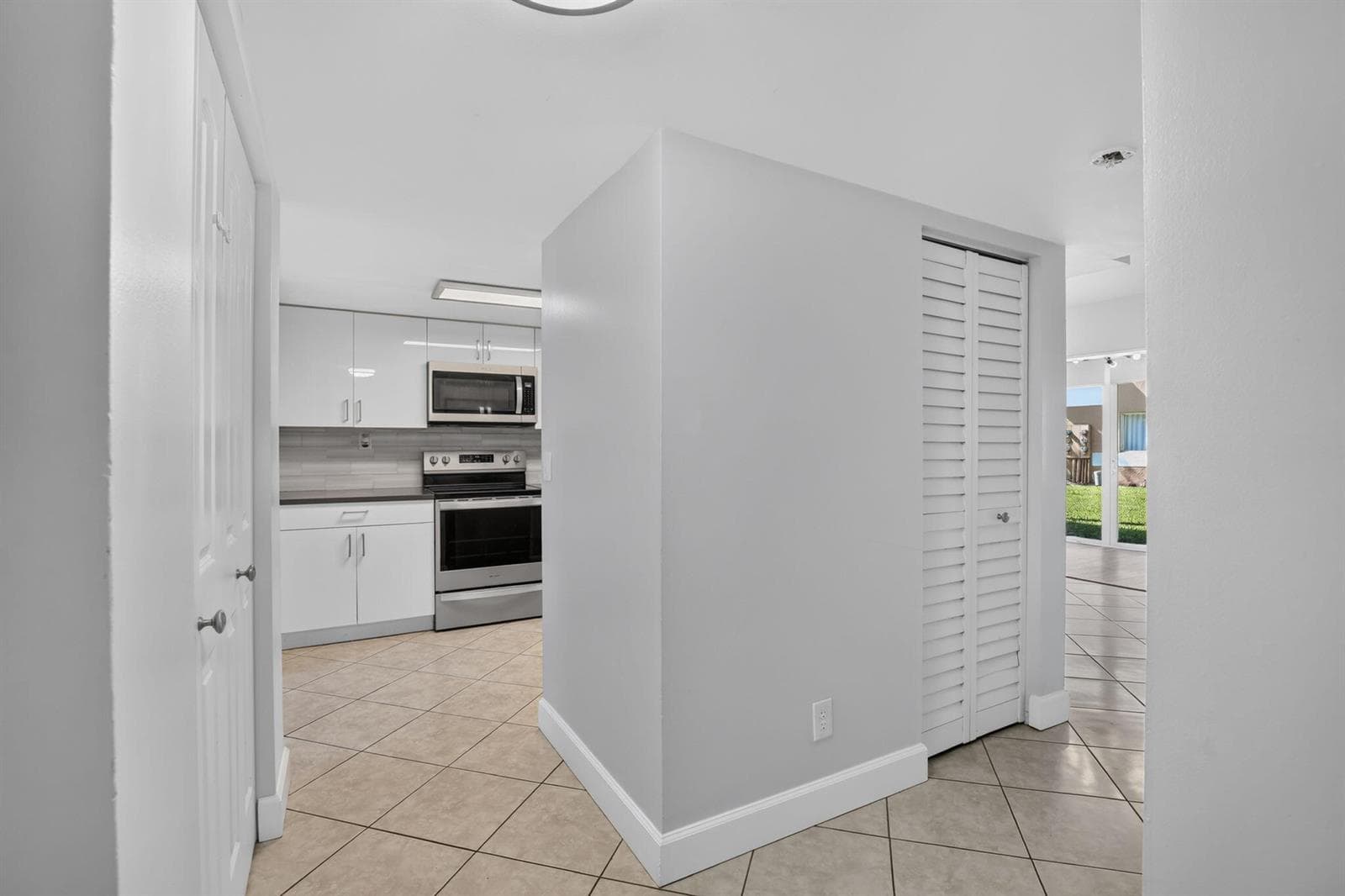 807 NW 91st Terrace NW # 807, Plantation, FL 33324 photo 4