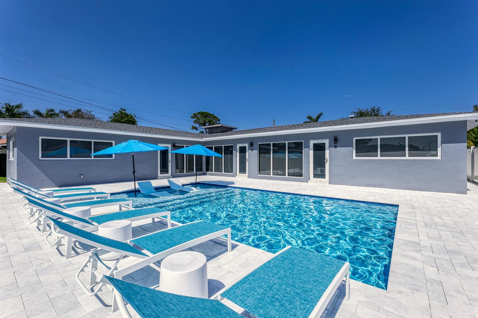 2009 NE 26th Street, Wilton Manors FL 33305 photo 2
