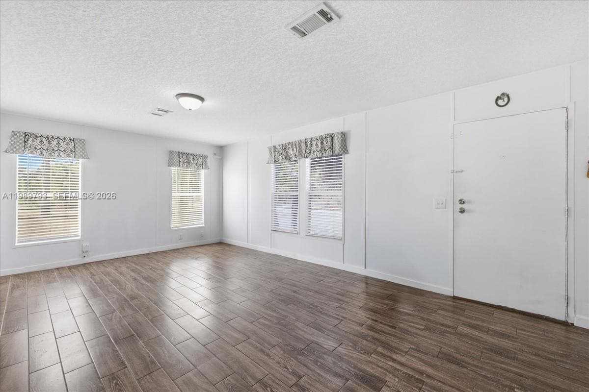 415 S Kennel St, Clewiston FL 33440 photo 2