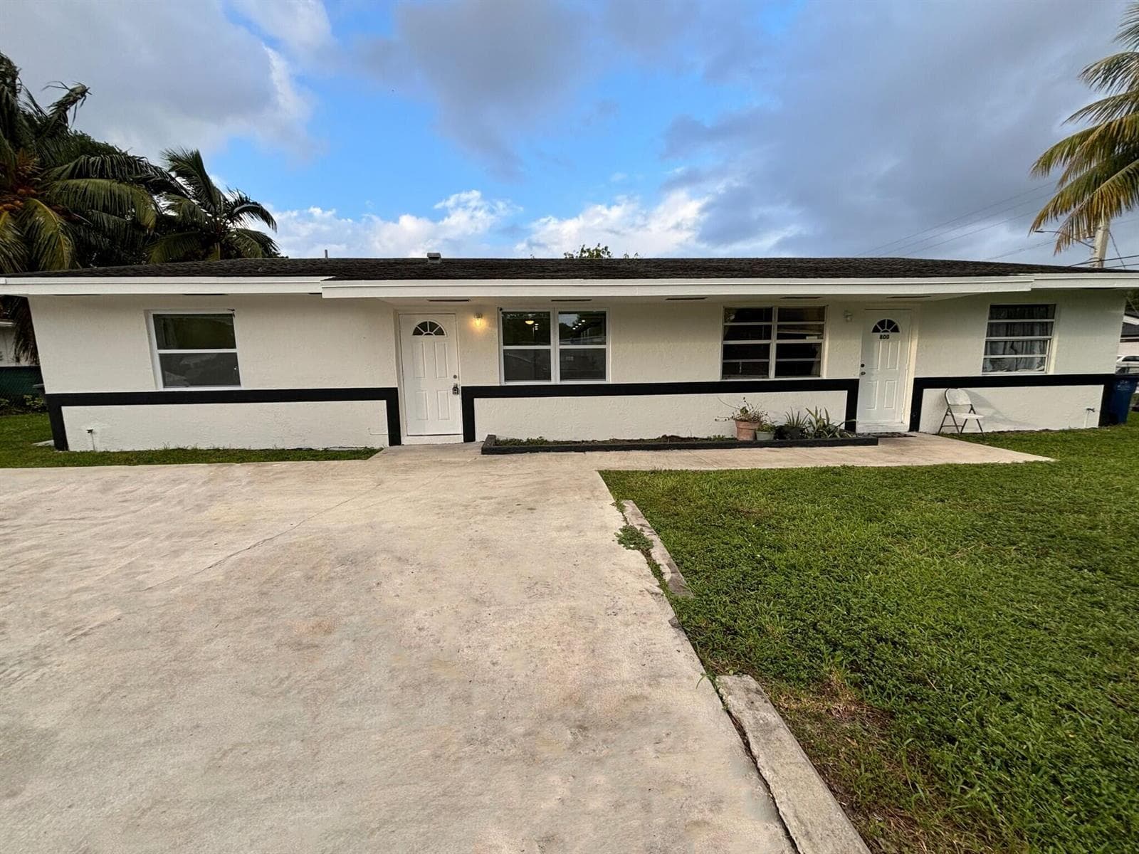 800 SW 7th Street, Hallandale Beach FL 33009 photo 2