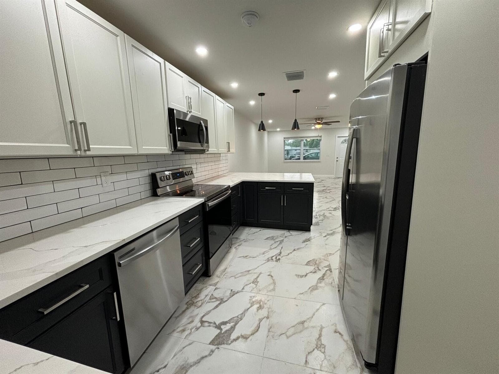 800 SW 7th Street, Hallandale Beach FL 33009 photo 4