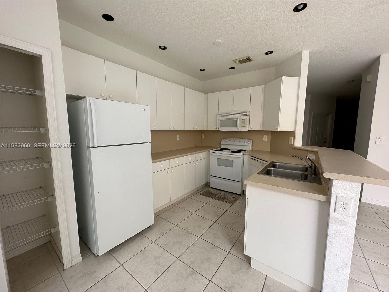16602 SW 78th Ter, Miami FL 33193 photo 4