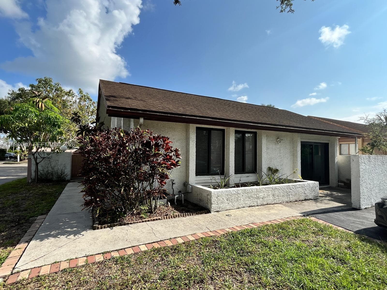 3931 SW 84th Ter, Davie FL 33328