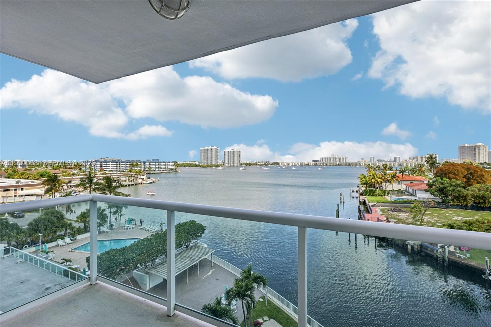2841 NE 163rd St # 605, North Miami Beach FL 33160 photo 2