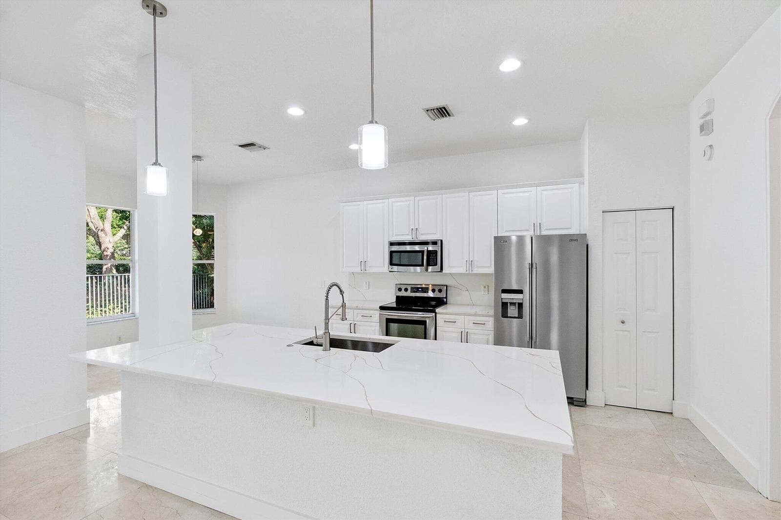 2013 Harbor View Circle, Weston FL 33327 photo 3