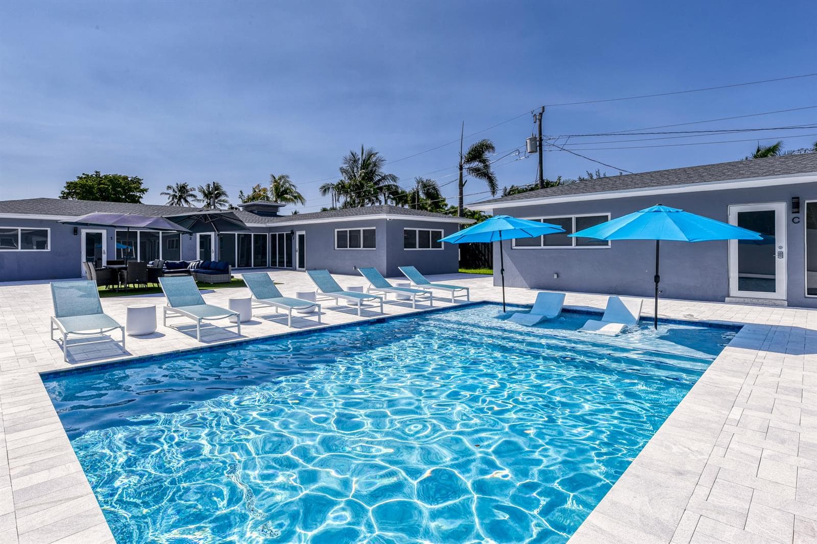 2017 NE 26th Street, Wilton Manors FL 33305 photo 2