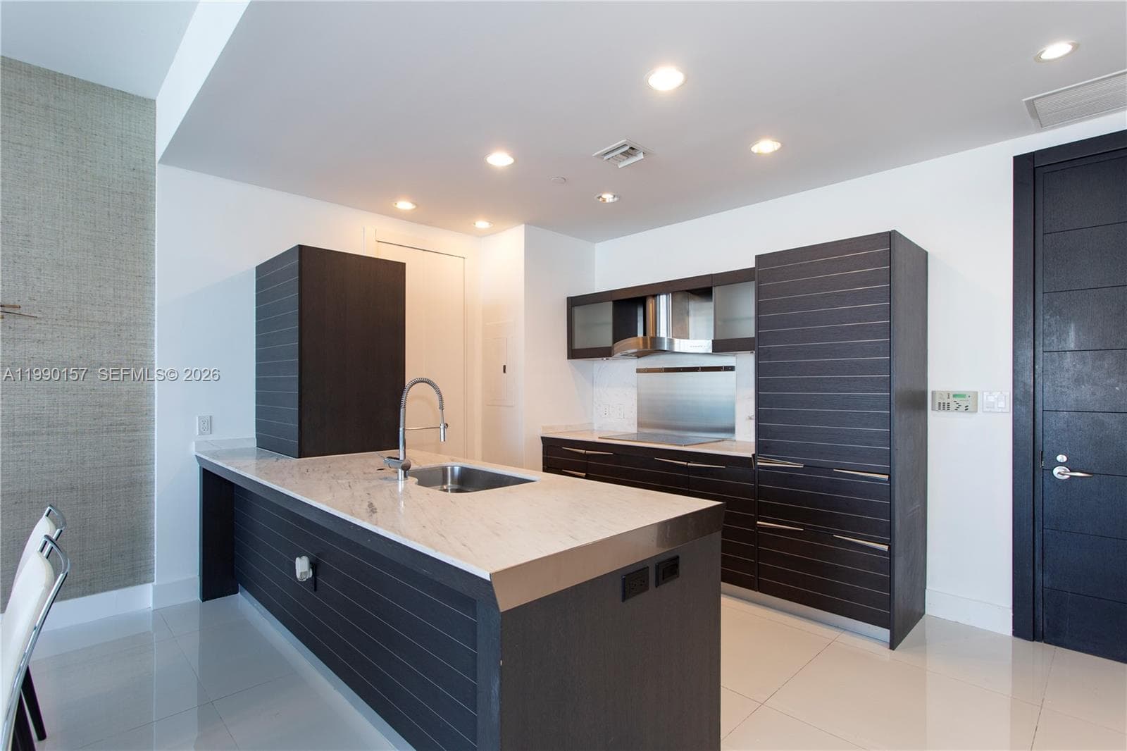 200 BISCAYNE BLVD WY # 4512, Miami FL 33131 photo 4