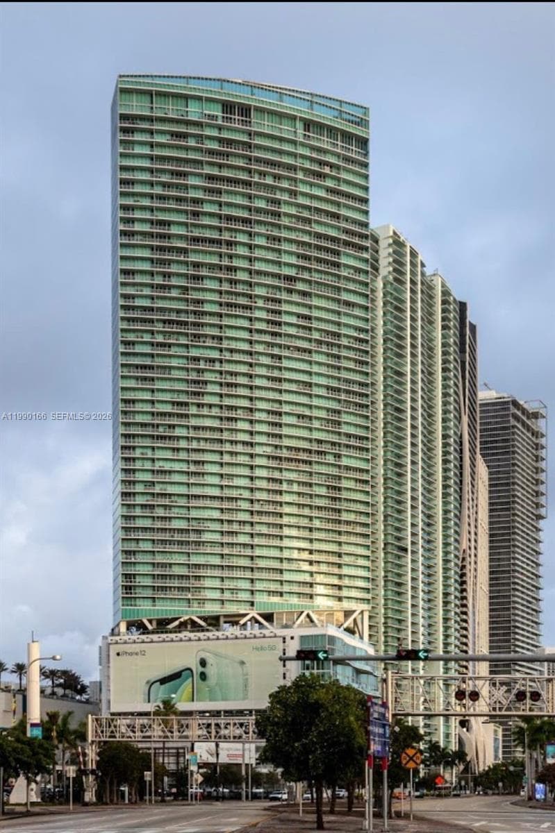 888 Biscayne Blvd # 1810, Miami FL 33132 photo 3