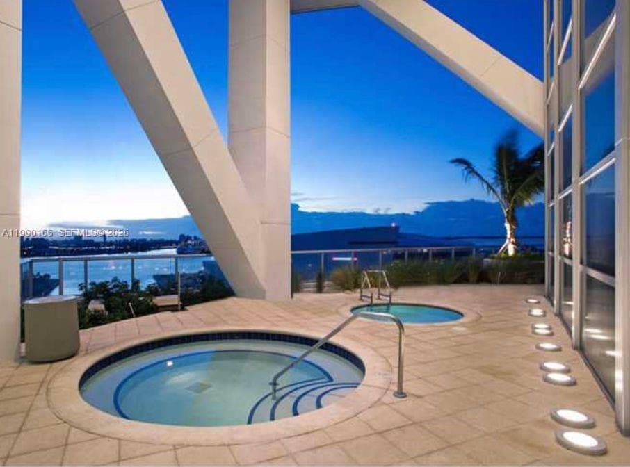 888 Biscayne Blvd # 1810, Miami FL 33132 photo 4