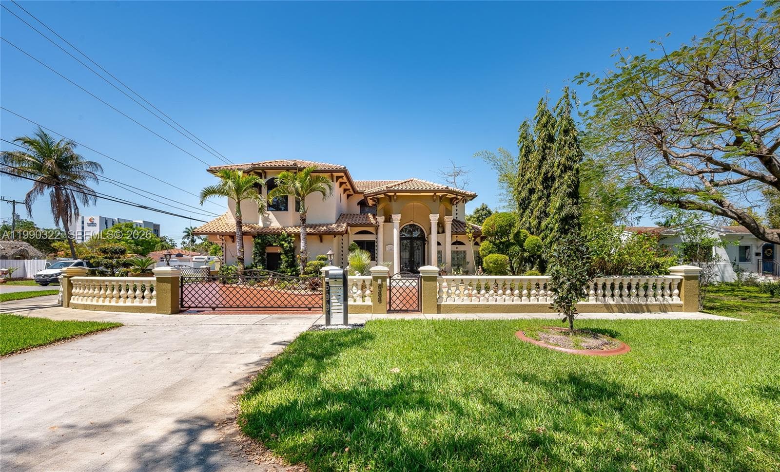 588 Miller Dr, Miami Springs FL 33166 photo 2