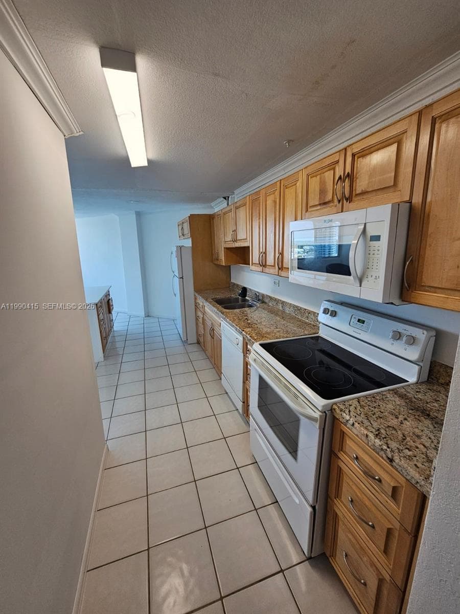 7135 Collins Ave # 1821, Miami Beach FL 33141 photo 3