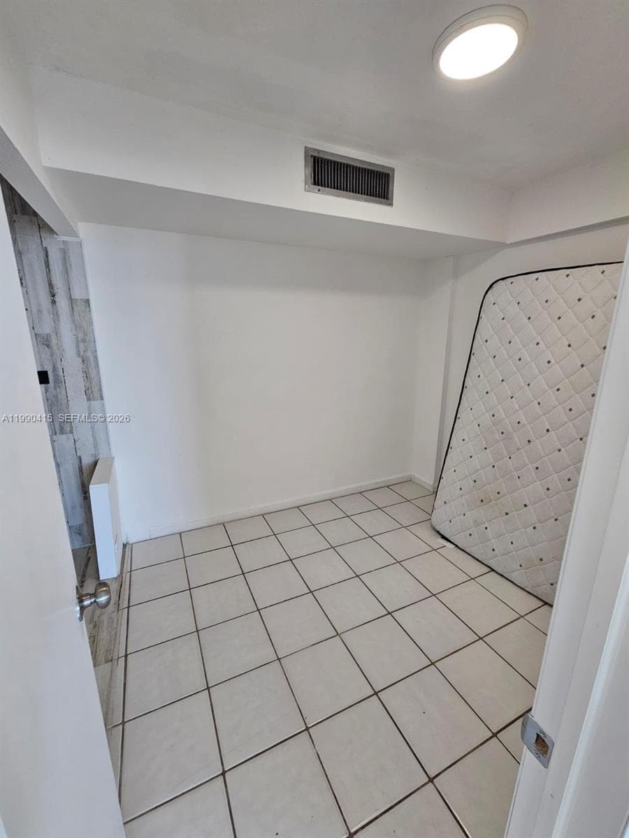 7135 Collins Ave # 1821, Miami Beach FL 33141 photo 4
