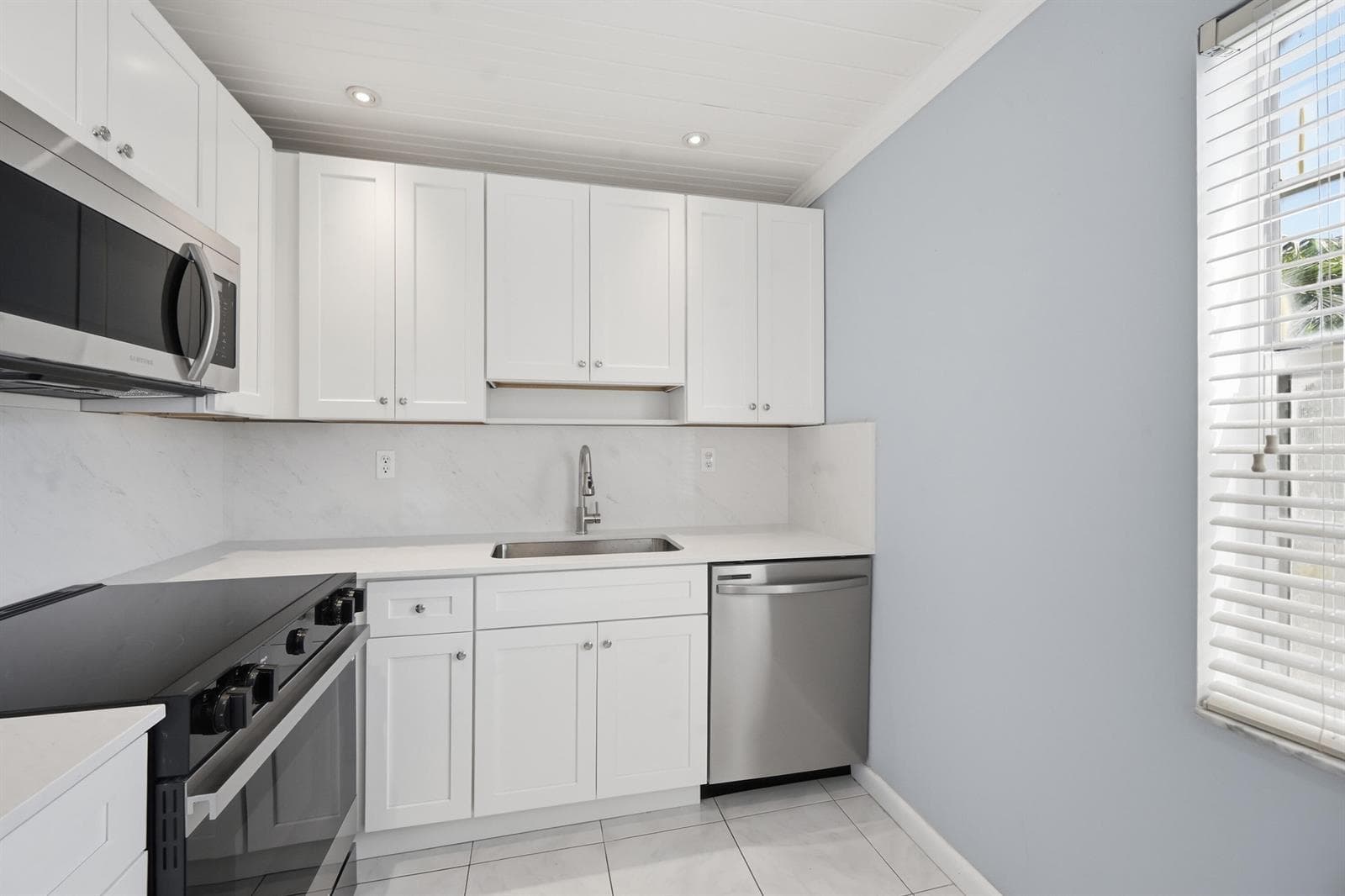 422 Burgundy I, Delray Beach FL 33484 photo 4