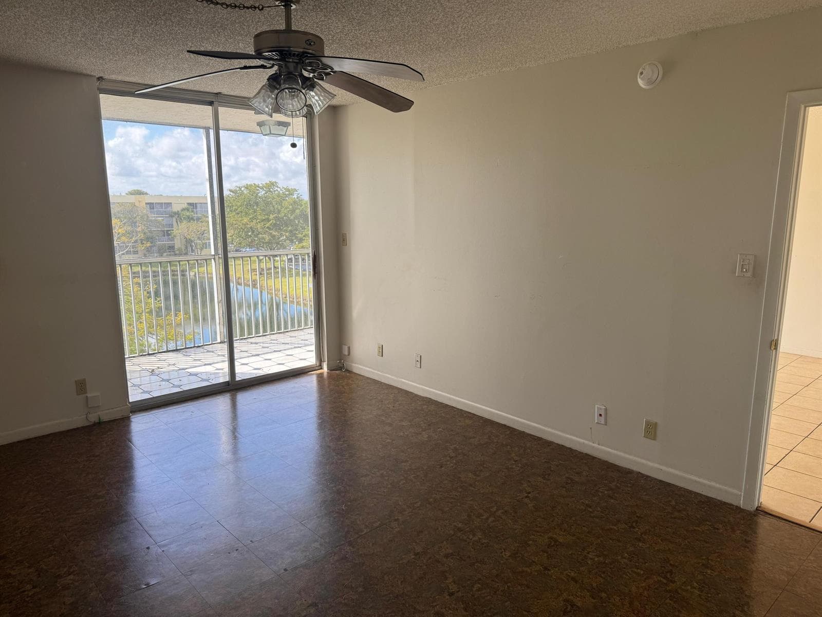 3141 NW 47th Terrace # 430, Lauderdale Lakes FL 33319
