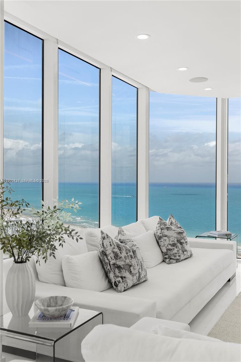 300 S Pointe Dr # 3405, Miami Beach FL 33139 photo 2