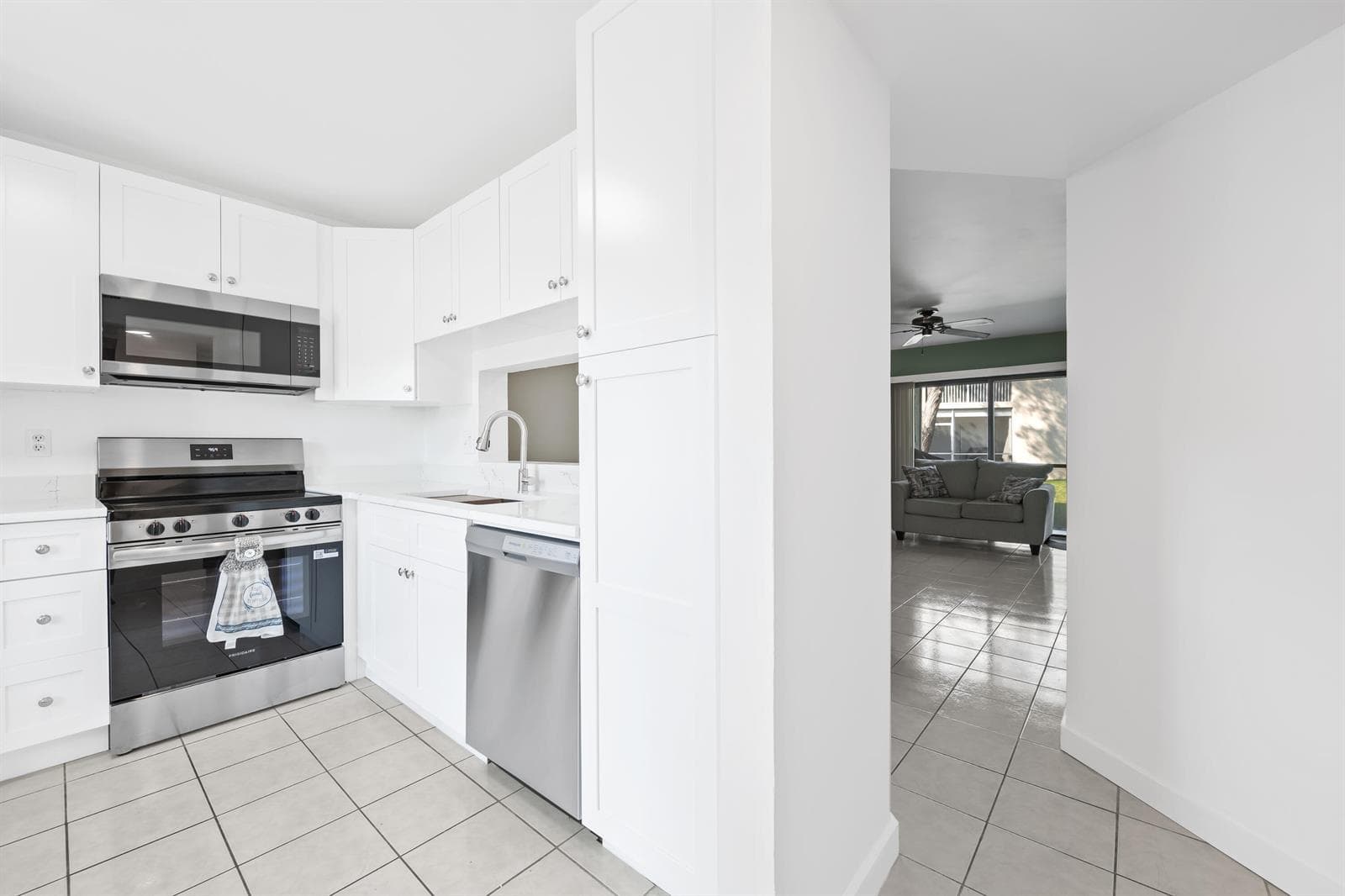 5570 Lakeside Drive # 102, Margate FL 33063 photo 3
